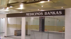 Medicinos banko iškaba Gedimino 9