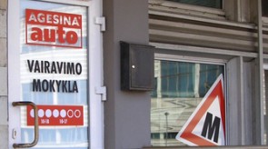 Įėjimas į vairavimo mokyklą „Agesina auto“