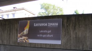 Reklaminis skydas su dekoratyvniu rėmeliu