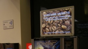 Šviečiantis stovelis kviečiantis vaišintis kava