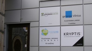 Megrame medis, Gelanga Vilnius, B&W systems iškabos