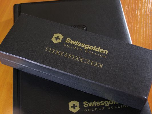 Šilkografinis logotipas ant odinės dėžutės