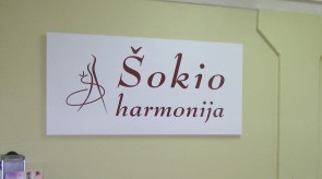 Šokio harmonija iškaba Ateities g.